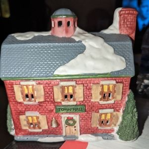 Lemax Town Hall Christmas village house 6x6.5x4 in no light
